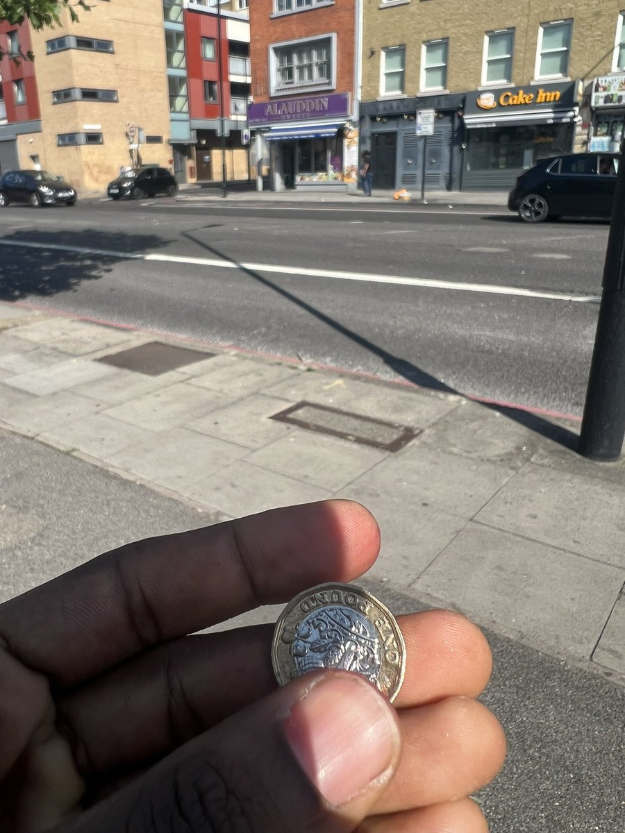 hackSultan's tweet photo. 3 weeks ago, I left Nigeria to London with nothing but £1 in my hands, no family, no friends, no where to sleep and no work in the Uk.

But I was a tech bro, I have my skills and that was enough for me. I was determined. 

1/3 https://t.co/vwIy4UtAZo