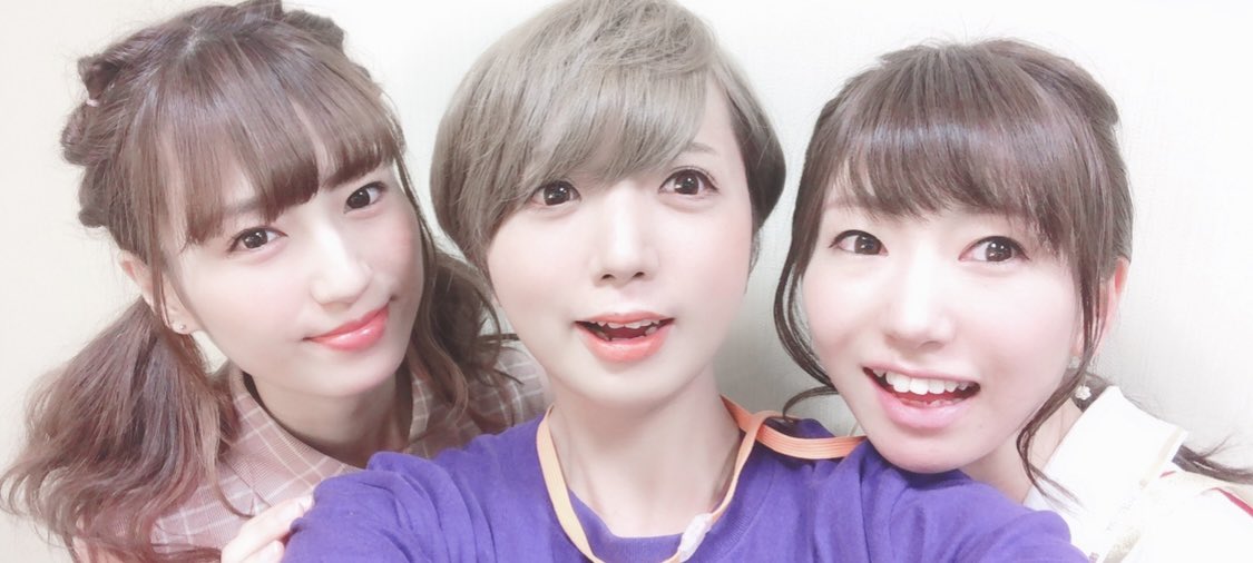 ちいかわ「3年前の札幌と同じ構図で撮っていただいたちいかわ仲間の柴田さんと、今日完全に控え」|まるこ♢ゆきりぃやまる👵🍖のイラスト