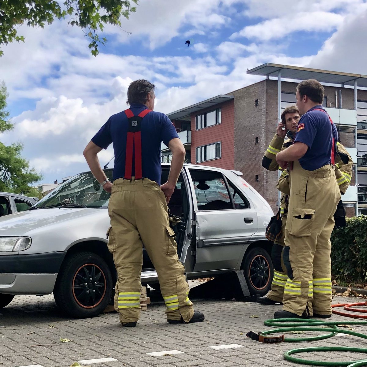 Sfeerimpressie Plein met Hulpdiensten, met onder andere <a href="/BrandweerHIA/">Brandweer HIAmbacht</a>, <a href="/Handhavinghia/">Handhavinghia</a>, <a href="/Politie/">Politie Nederland</a>, <a href="/ravzhz/">Ambulancedienst ZHZ</a>, @ReanimatieDordt.

#ZPD22 #Zomerparkdag #WelkomTerug!