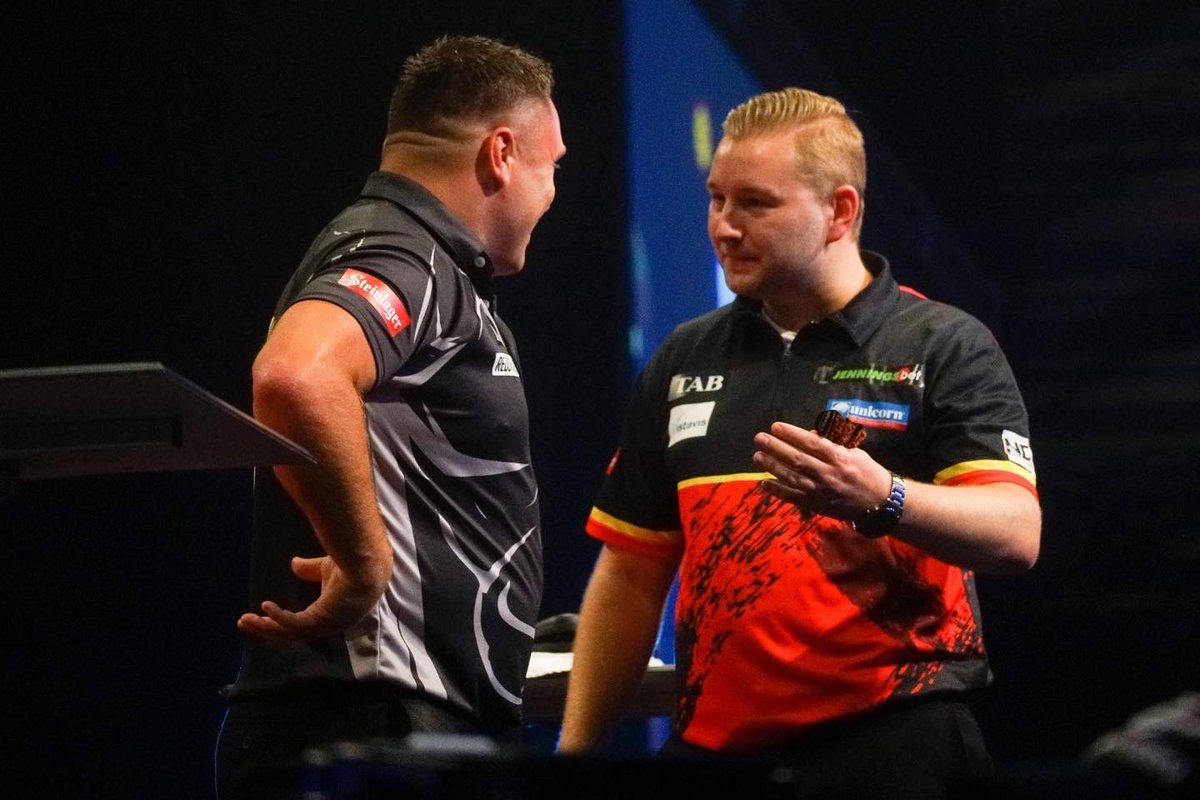 OfficialDPA's tweet photo. First semi final of the evening, it’s the number 1 seed Dimitri Van den Bergh vs the world number 1 Gerwyn Price 🇧🇪🏴󠁧󠁢󠁷󠁬󠁳󠁿 @officialpdc @OfficialDPA @nz_tab @foxsports @steinlager_nz @senz_radio https://t.co/qFDPapWa5N