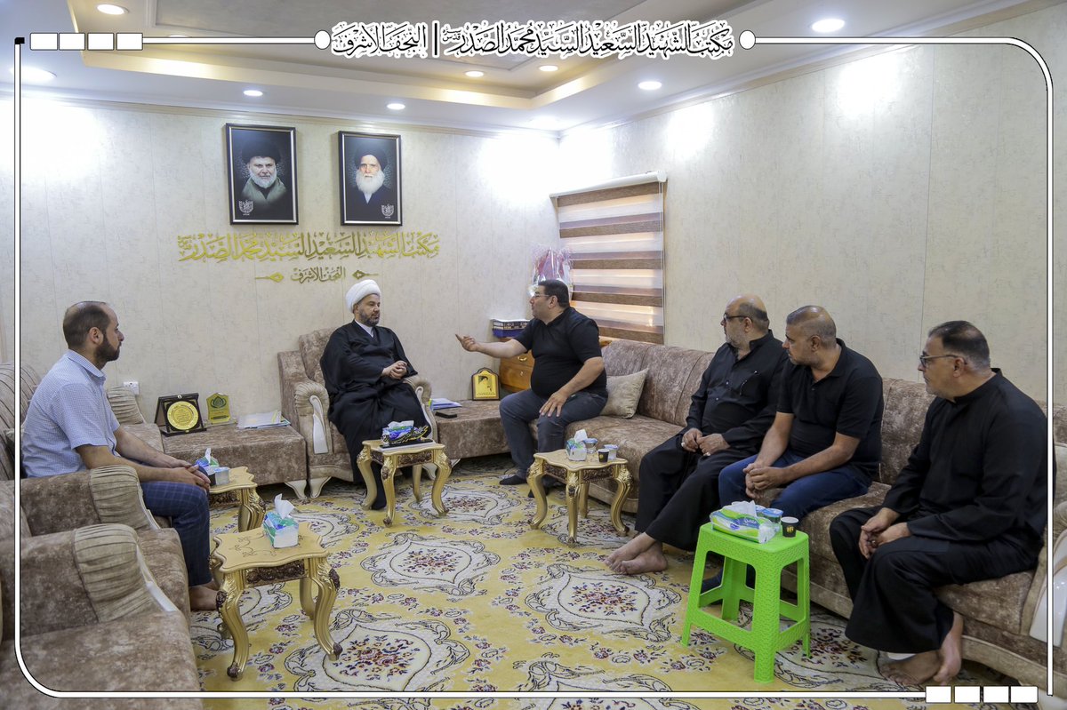 alsaderoffice's tweet photo. يواصل مكتب الشهيد السعيد السيد محمد الصدر (قدس سره) في النجف الاشرف استقبال أبناء المجتمع من الضيوف والزائرين للنظر في القضايا العامة والشؤون الخاصة والاستفتاء عن المسائل الشرعية والاحكام الدينية ومتابعة قضاءا وشؤون المساجد . https://t.co/nG6VGmojMX