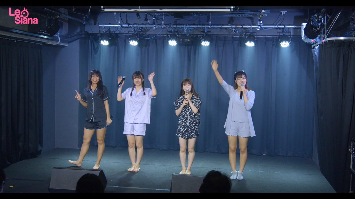 60rrsp's tweet photo. 今回はパジャマ定期。やまなでタオル持参で└( 'ω')੭ु⁾⁾
#ルシャナ の金曜説法会おかわり🍚
2022年8月26日 #LiveCloud 配信スクショ📺 #LeSiana
#天谷桃寧
#永瀬かこ
#咲良木愛波
#西倉優 https://t.co/IQCD2NlMfD