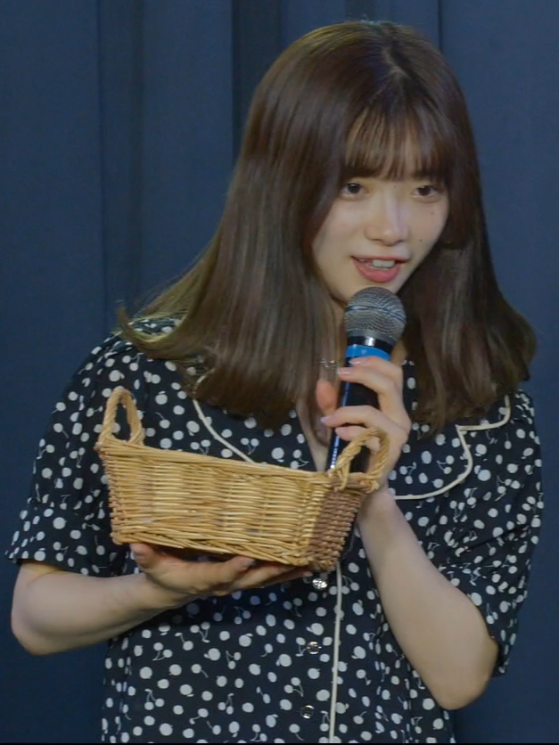 60rrsp's tweet photo. 説法会、お悩み相談。
かこちゃん、見下したような視線 (^o^;)
#ルシャナ の金曜説法会おかわり🍚
2022年8月26日 #LiveCloud 配信スクショ📺 #LeSiana
#永瀬かこ
#西倉優 https://t.co/VwVBvPhUYS