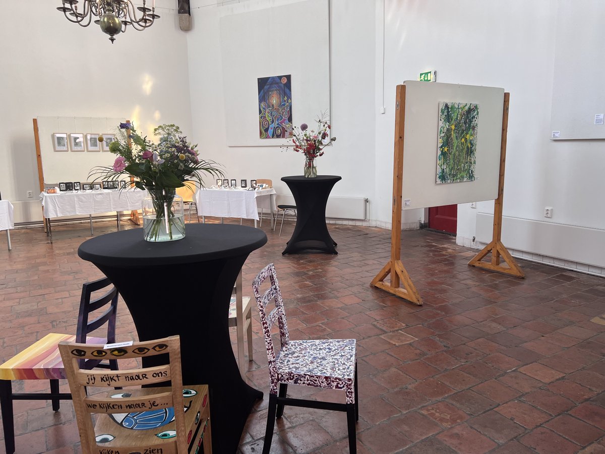 HugoPVos's tweet photo. Foto-impressie  van de vandaag en morgen nog te bezoeken bijzondere expositie  “Iedereen doet mee” in de Agnietenkapel in Gouda. Geopend van 10.00 tot 17.00 uur. Gratis toegang. Zie voor meer info: https://t.co/V5tETY6rML https://t.co/3p30rDqD1y