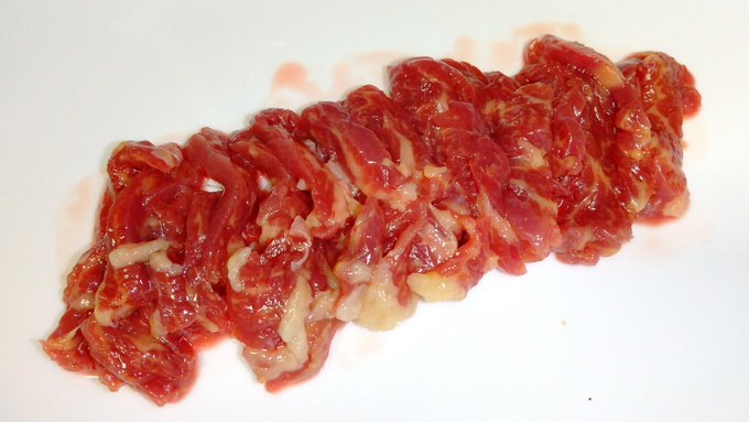 お誕生日の時に頂いて大事にとっておいた
馬刺し(大トロ)を食べさせていただきました!(๑'ڡ`๑)
脂が乗っててめちゃ美味しかったです♪
元気出ました!
ありがとう御座いました! 