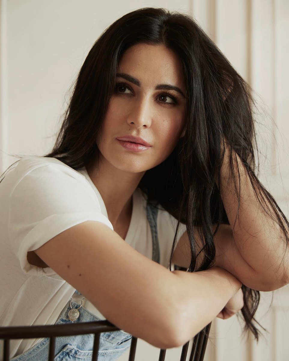 UiTV_Connect's tweet photo. Katrina Kaif captivating us all๐
#Kaybeauty #KaybyKatrina #ItsKaytobeyou #VickyKaushal #Vickat #Bollywood #Victrina #Vickatwedding #instagram #trending #IsabelleKaif #SunnyKaushal #Dance #Art #Talent #HindiCinema #Glamour #KK #Cosmetics #Beauty #Phonebhoot #Jeelezaraa #Tiger3 https://t.co/UeVJwJb67U