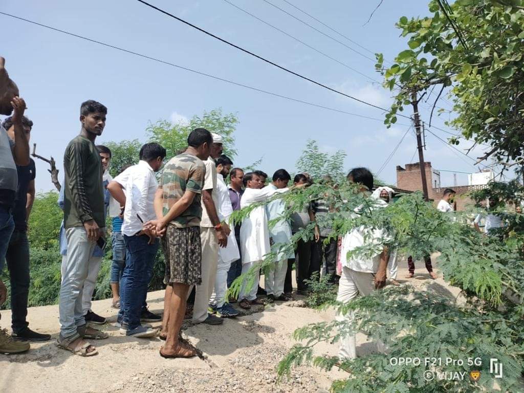 HemantKatareMP's tweet photo. अटेर विधानसभा क्षेत्र में बाढ़ प्रभावित परिवार जनों यहां पहुंच कर उनकी समस्या सुनकर हर संभव मदद करने का प्रयास किया।।
@OfficeOfKNath 
@INCMP https://t.co/uZbtgmC3f1