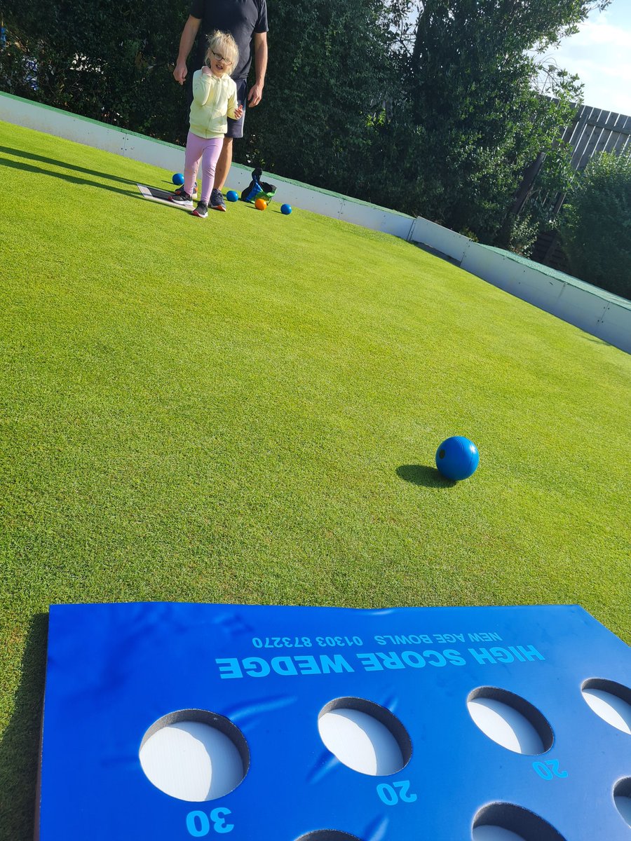 ProcRachel's tweet image. Kids loving the the new 'Just Bowl' kit! Hopefully see them competing at the @BowlsEngland finals soon 👀😅🤞💪🏆 #justbowl #4years #6years #intheblood