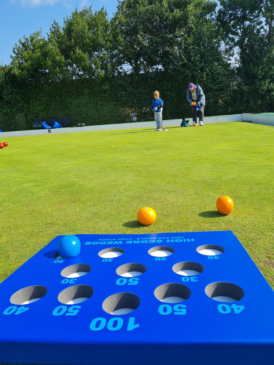 ProcRachel's tweet image. Kids loving the the new 'Just Bowl' kit! Hopefully see them competing at the @BowlsEngland finals soon 👀😅🤞💪🏆 #justbowl #4years #6years #intheblood