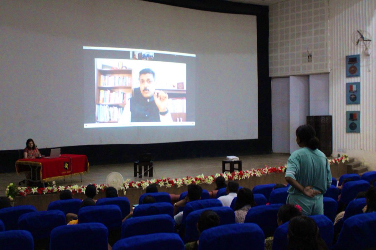 trishakticorps's tweet photo. “Preparing the Young Generation for Future”

#SevokeRoadMilitaryStation #StrikingLionDivision #TrishaktiCorps 
Organised #CareerCounseling for the students of classes X-XII and their parents. Options for further studies and scholarships were discussed.

@adgpi
@easterncomd https://t.co/piStLi0FnL