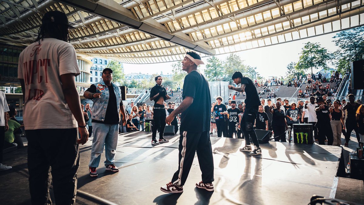MonsterEnergyF's tweet photo. Fin de journée en beauté hier au #FusionConcept avec @lestwinsoff et leur workshop qui a tout déchiré !!! 👊✌️👌😎 #BREAKING #Breakdance #UnleashTheBeast https://t.co/PTr1qbt66Z