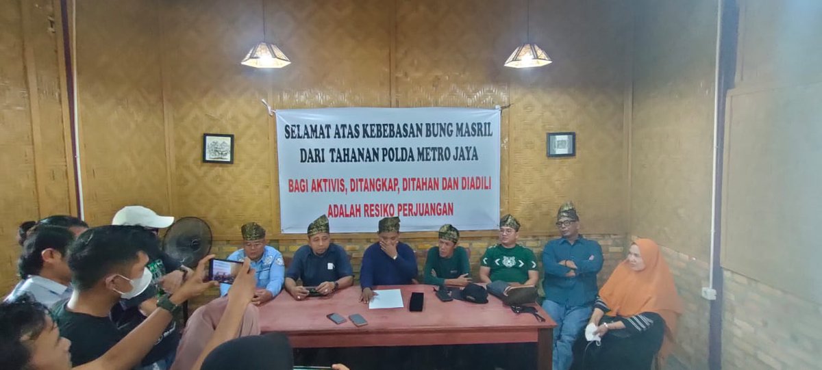 Terimakasih untuk semua lowyer ku.
Terimakasih juga untuk masyarakat Riau. Atas perjuangan dan do'a nya.