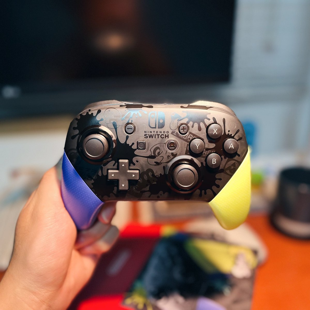 seenheim03's tweet photo. Nintendo Switch Pro コントローラー / スプラトゥーン3 エディション☺️🎉
明天8.28就是 #splatoon3 的 #前夜祭 囉!
-
#nintendoswitchprocontroller #nintendo #nintendoswitch #任天堂 #任天堂switch🎮 #スプラトゥーン3 https://t.co/LLWGZDot2S