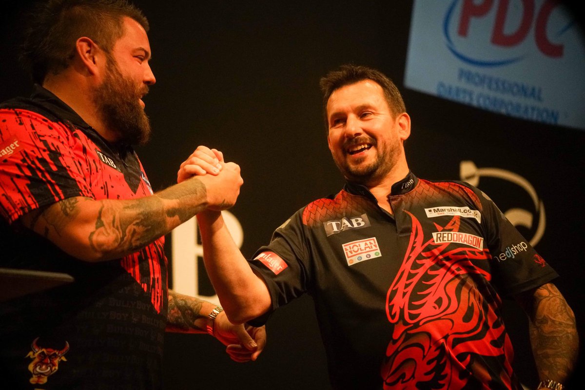 OfficialDPA's tweet photo. Second semi final has Michael Smith up against Jonny Clayton 🏴󠁧󠁢󠁥󠁮󠁧󠁿🏴󠁧󠁢󠁷󠁬󠁳󠁿 @officialpdc @OfficialDPA @foxsports @senz_radio @steinlager_nz @nz_tab #darts #worldseriesofdarts #newzealand https://t.co/nmjk3sGVoA