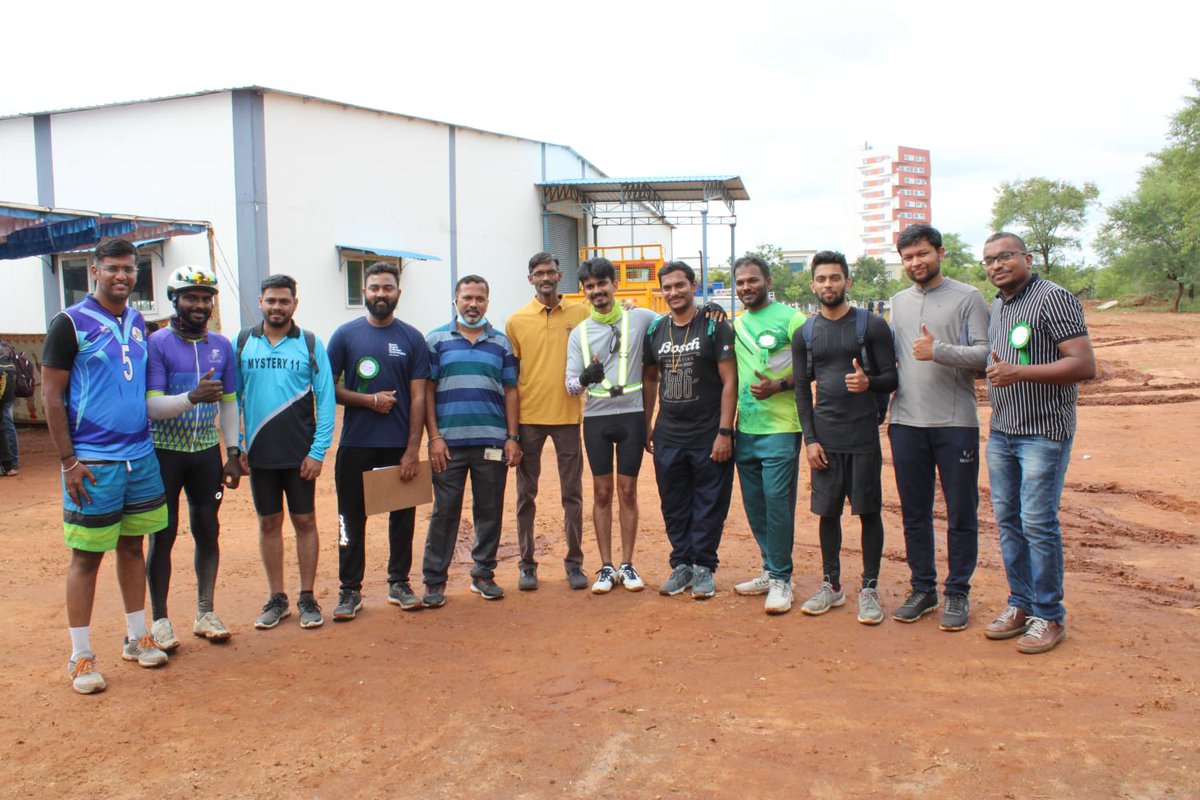 Tweetsiruthuli's tweet photo. The spirit of volunteering reigned so high that 100+ Boschlers participated with their families and one of them even cycled 50kms from palakkad to the event.

Over 88,000 saplings have been planted at Anna university since 2016 and this event brings closer to 90,000! https://t.co/BNyphuGEoN
