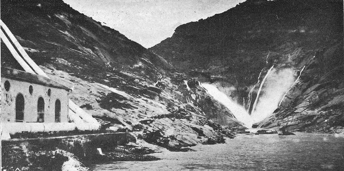GZHai1Seculo's tweet photo. Fervenza do río Ézaro.
1931 https://t.co/DTnMDIrv2q