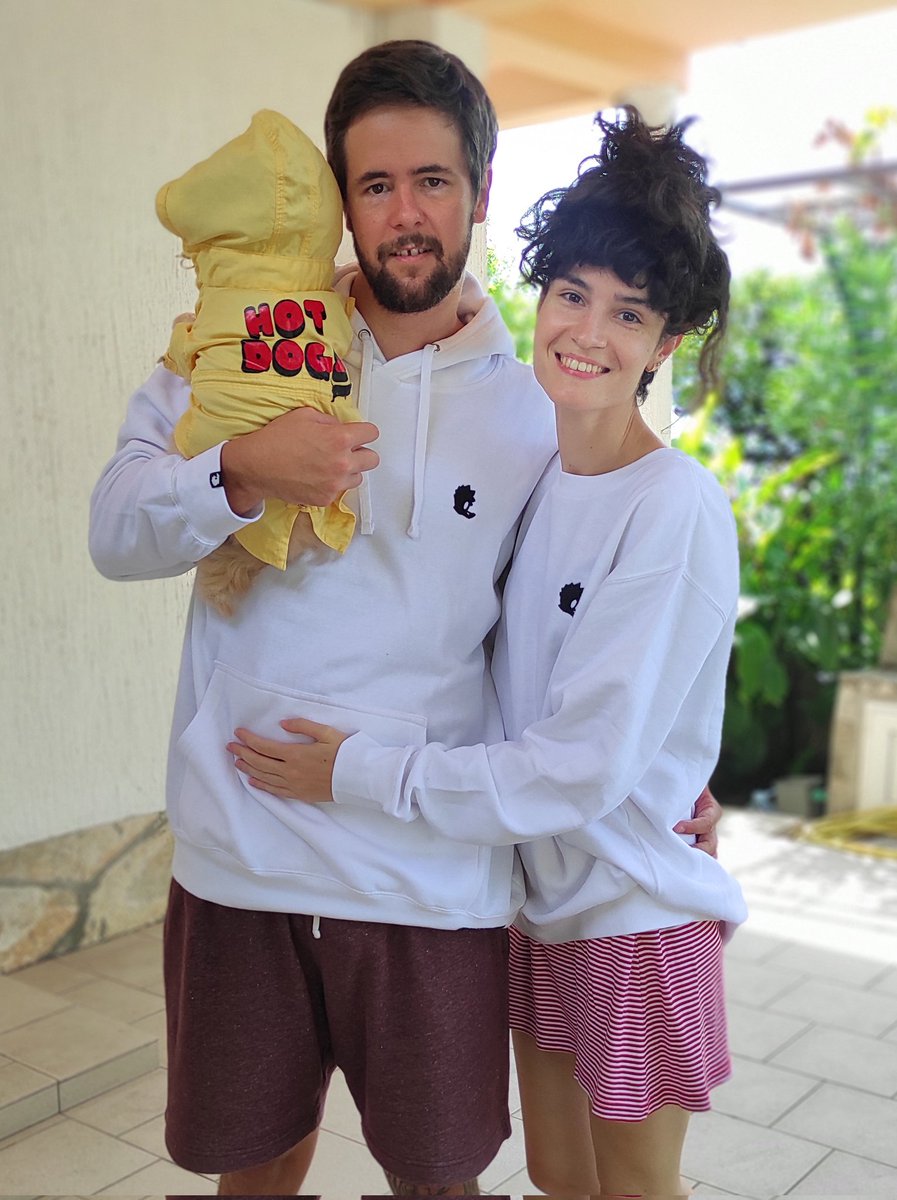 _disco_d_'s tweet photo. Just got an early birthday present, sweatshirt and my first @DazedDucks  NFT! We couldn't resist to make @HotDogzVerse X @DazedDucks photoshoot :) Thank you @wAytorAyy  for the presents ♥️

#SolanaNFT #community #love #AnimalLovers #brand https://t.co/rqAB55OSEL