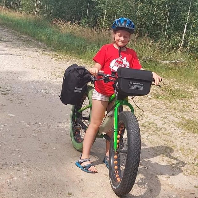 Team29er's tweet photo. Polska torba na kierownicę Handy XL 7,5L marki Extrawheel zakończyła właśnie swój pierwszy testowy trip, który wykonany został przez Marysię na prośbę naszej redakcji 😜#extrawheel #bikepacking #gravel https://t.co/gy6MTCxZaJ