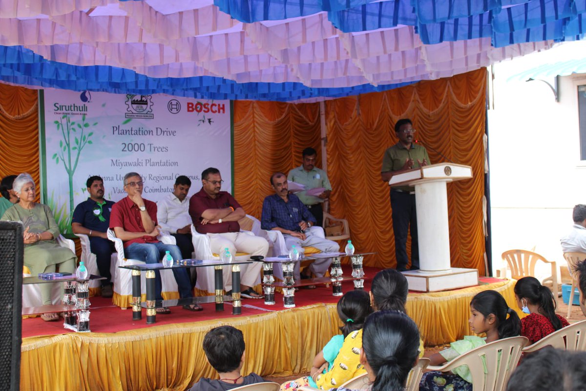 Tweetsiruthuli's tweet photo. A Miyawaki plantation drive was organised by Siruthuli along with Bosch as part of their CSR initiative to expand the lung space in Coimbatore.Over hundred Boschlers along with their family members planted 2200 saplings at Anna University. https://t.co/NmzgOSe65P
