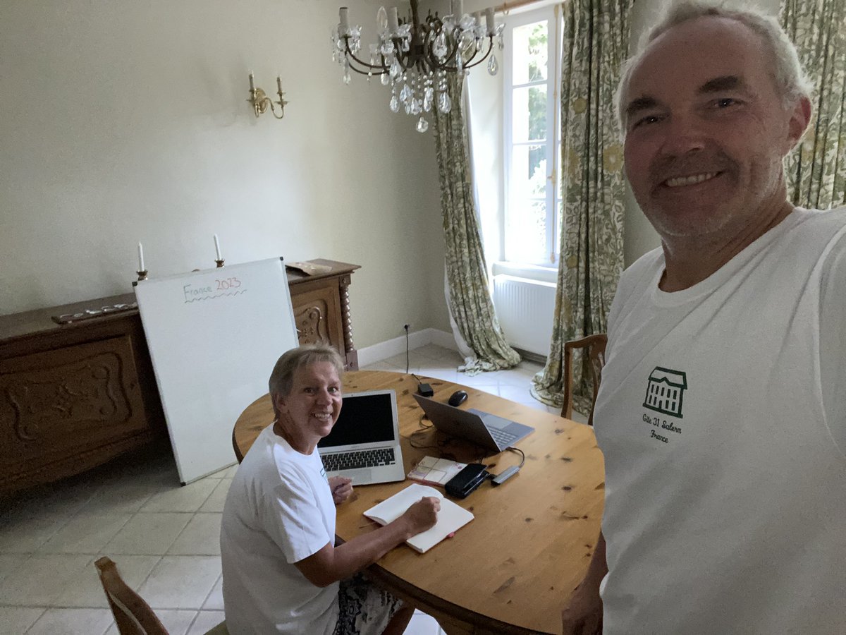 BigSi_Leafield's tweet photo. A day off from work yesterday as we did @LemanoirVV #strategy day! Moving in to phase 3 as we ready the main house for next summer. Final 2 rooms for @curtainsbd2000 to spec out and me to renovate 😬 @DIYNetwork #summer2023 #sleeps14 #swimmingpool https://t.co/fB5lOdNWPl
