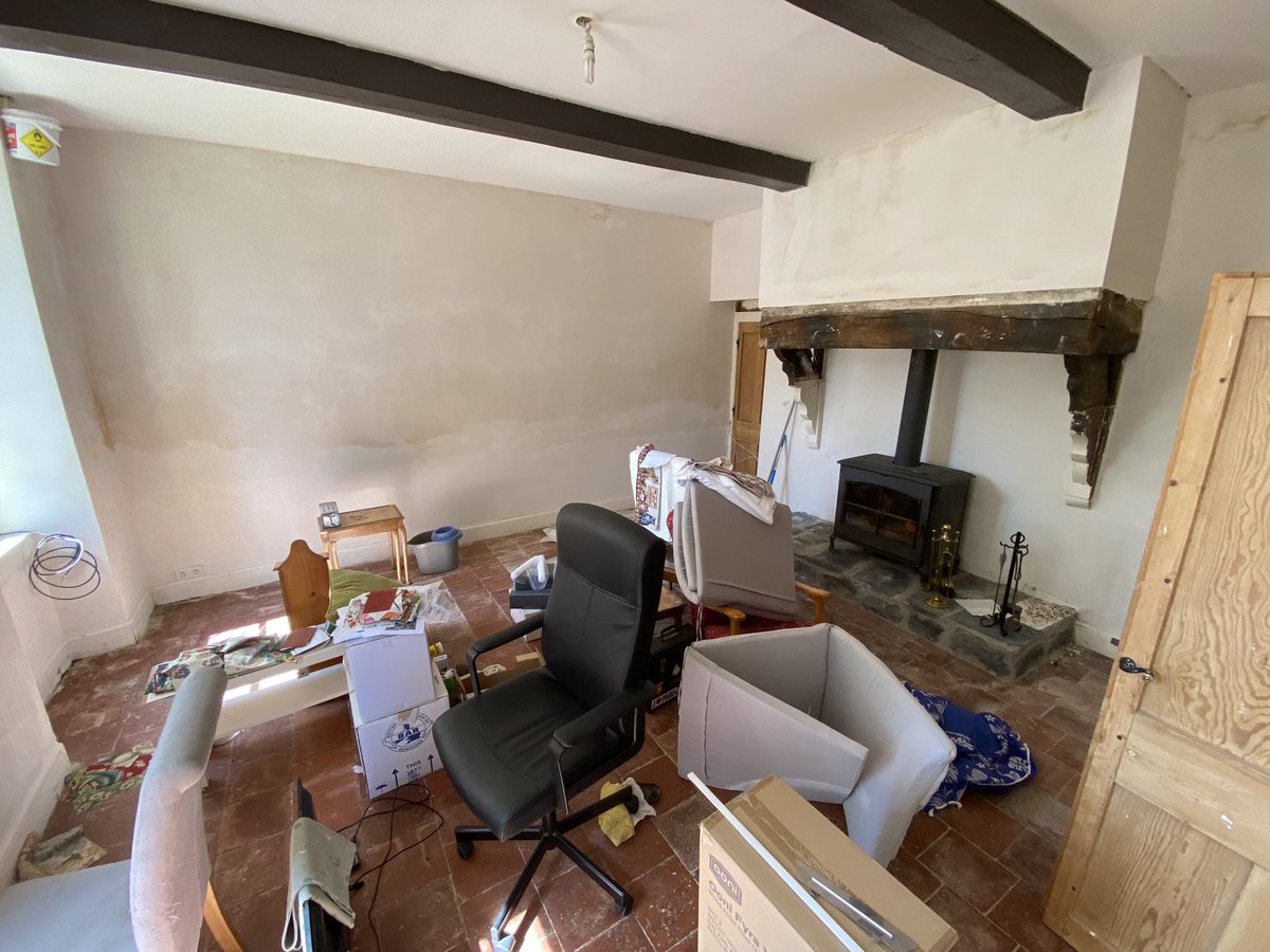 BigSi_Leafield's tweet photo. A day off from work yesterday as we did @LemanoirVV #strategy day! Moving in to phase 3 as we ready the main house for next summer. Final 2 rooms for @curtainsbd2000 to spec out and me to renovate 😬 @DIYNetwork #summer2023 #sleeps14 #swimmingpool https://t.co/fB5lOdNWPl