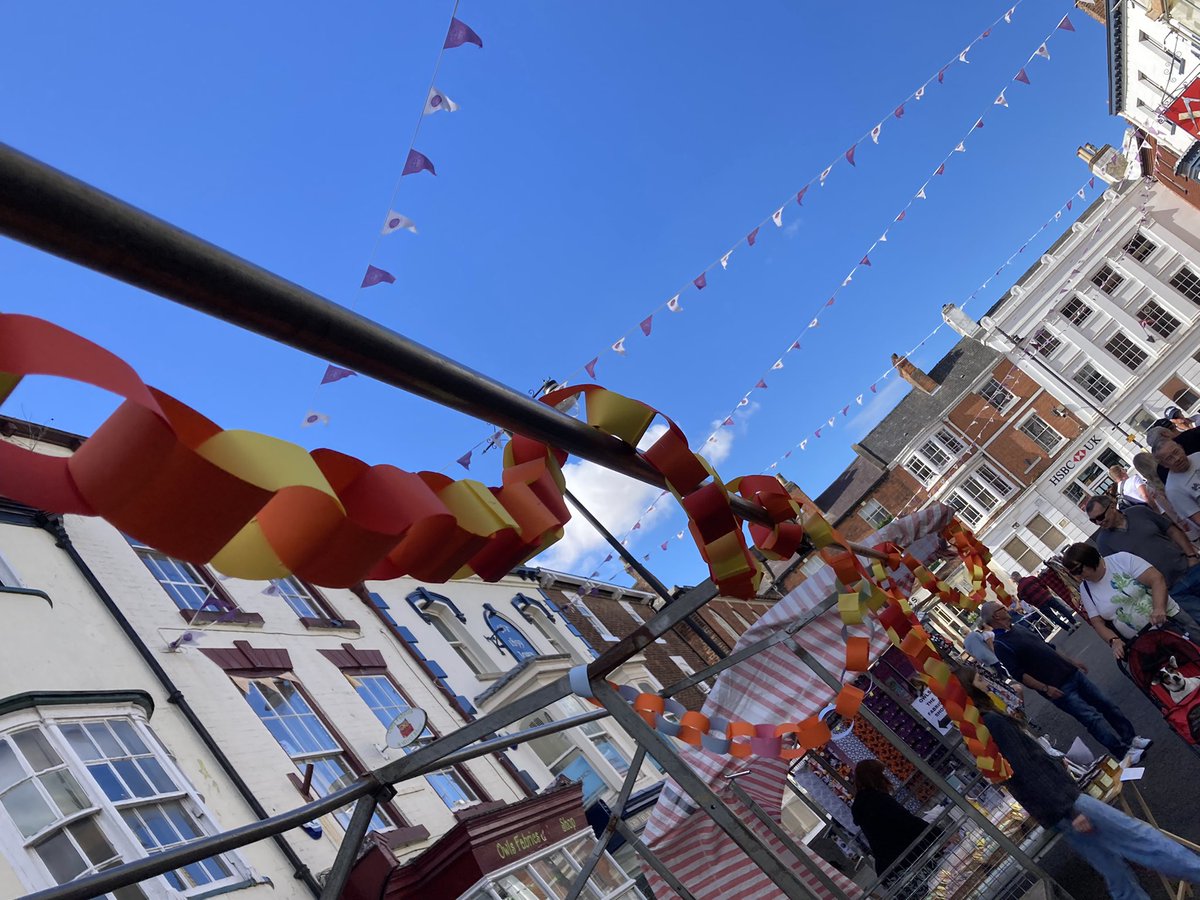 DifferentL's tweet image. Fun times decorating #louth #cornmarket on Market Day - getting some lovely responses 😎