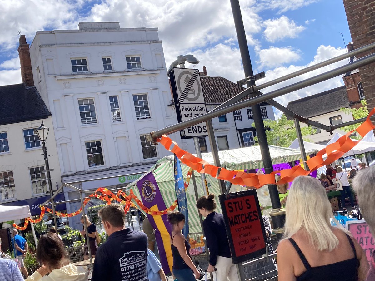 DifferentL's tweet image. Fun times decorating #louth #cornmarket on Market Day - getting some lovely responses 😎