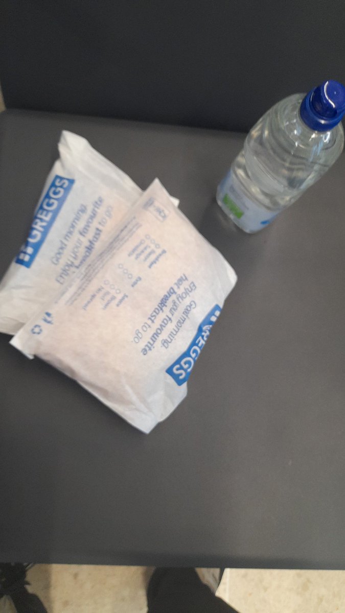 Chris1Bairstow's tweet photo. whether it be home or away you can't beat a @GreggsOfficial on #MatchDay #LEEBRA #awaydays #lufc https://t.co/Mt85w1JFsI
