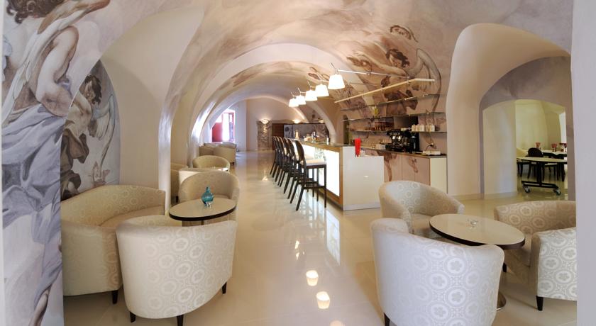 Tatiana_Gor1's tweet image. Chateau Herálec Boutique Hotel - one of the most romantic castle hotels in the Czech Republic #castlehotels 1url.cz/drqHN