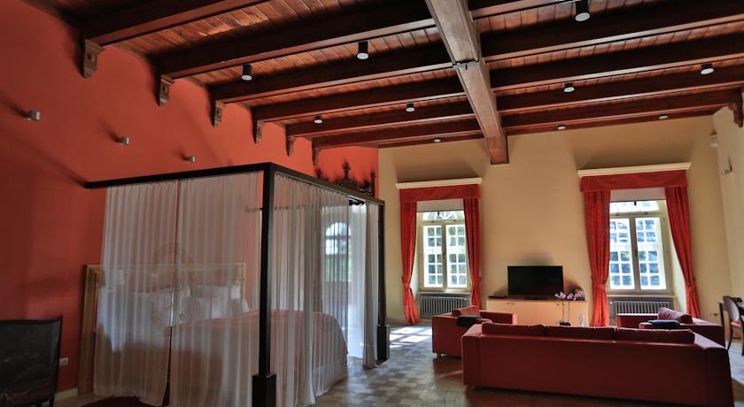 Tatiana_Gor1's tweet image. Chateau Herálec Boutique Hotel - one of the most romantic castle hotels in the Czech Republic #castlehotels 1url.cz/drqHN