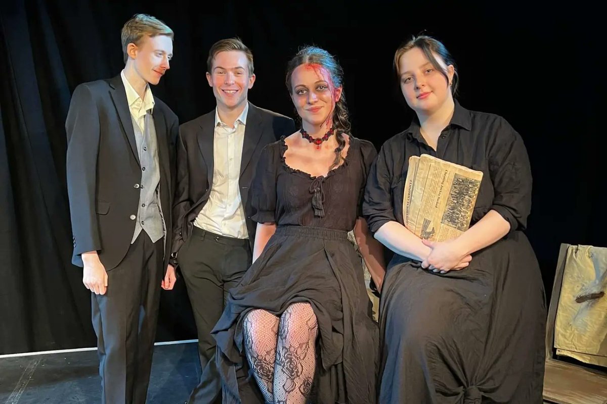 Pear_Production's tweet photo. Our time at fringe is finito! Our deepest thanks to @CompanyStepping's support, David Wotton's direction and Scott Ajaray's (and Kerr Cochrane's that one time) tech! And of course we thank all who came to see us😊 We're so proud of ourselves aswell as our friends' productions😊🍐 https://t.co/dCmqIU1rkE