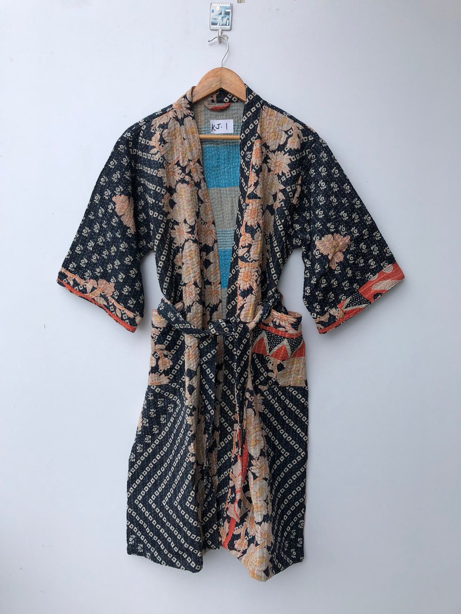 VillageCraftAr2's tweet image. etsy.com/in-en/listing/…
#kanthajacket #kanthakimono #vintagekimono #vintagerobe #longjacket #supporthandmade #supportsmallbusiness #giftsforher #floraljacket #sale #visitmyshop