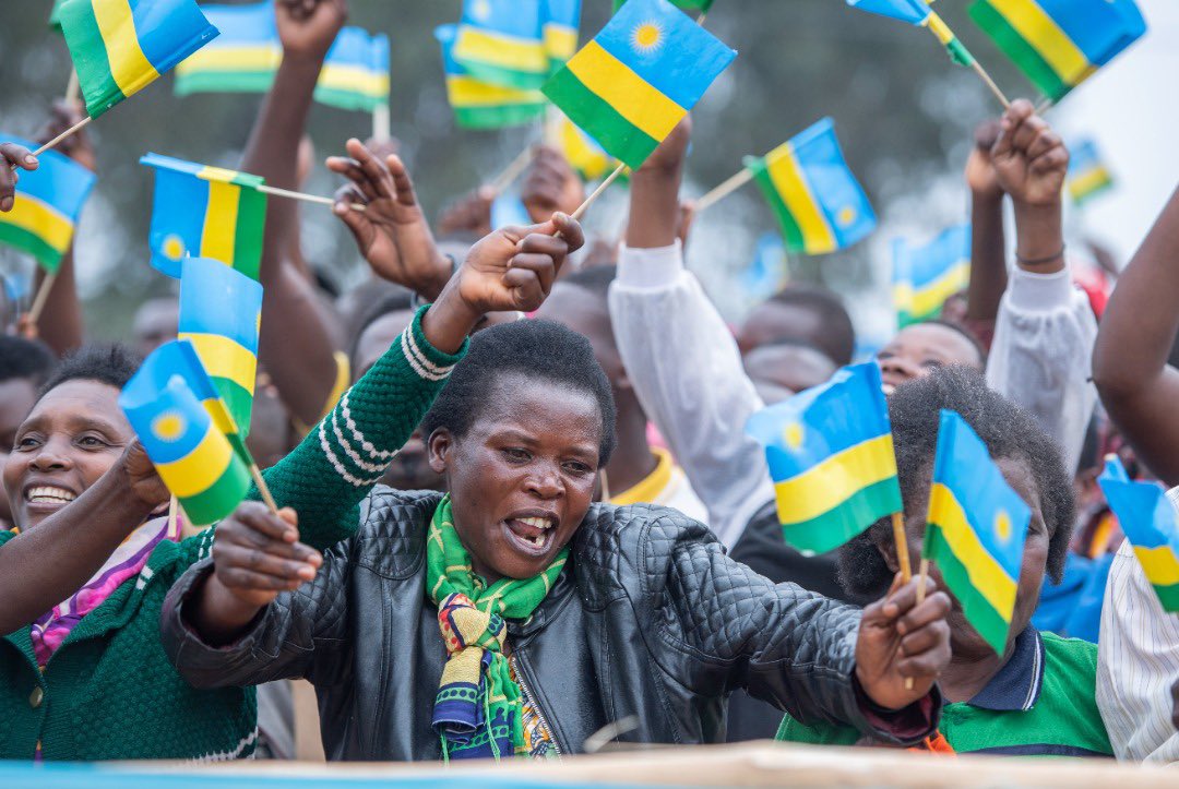 UrugwiroVillage's tweet photo. President Kagame has arrived at Kagano ground for the third day of #Citizenoutreach where he will interact with over 100,000 residents of the Western Province #KwegeraAbaturage. Follow live https://t.co/z9LrFI3c1L https://t.co/ircx4oHIjk