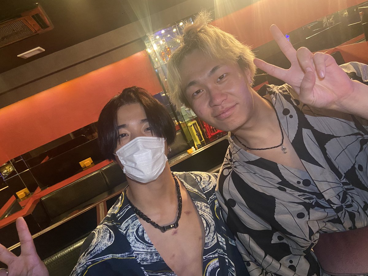 CLUBSHuffle1's tweet photo. 夏ももーあと僅か‼️
シャッフルの新規無料月間もあと僅かとなっております✨
今しかないこの機会に是非ご来店下さい💫
顔付き身分証を必ずお持ち下さい♪

#岡山ホスト #ホスト #クラブシャッフル #スターダムグループ #新規無料 #求人 #シャンパン #柳町 https://t.co/b9q0kICqdY