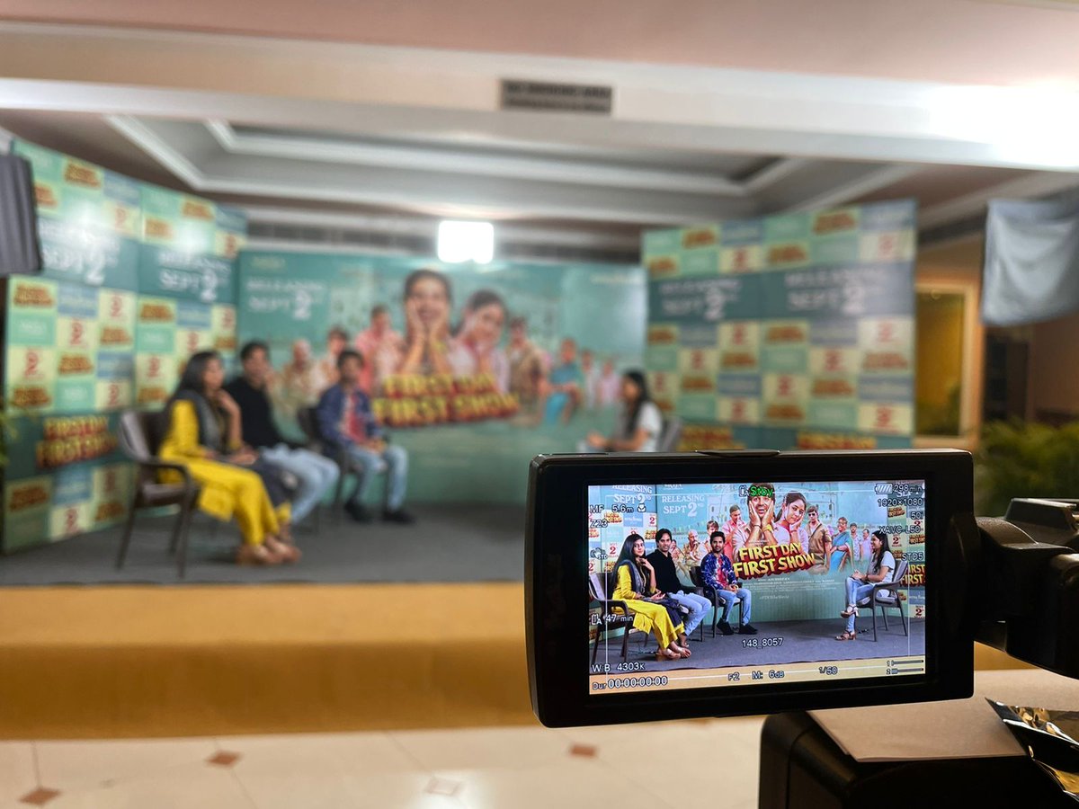UrsVamsiShekar's tweet photo. #FirstDayFirstShow promotions ✨

Story presenter @anudeepfilm &amp; lead actors @Im_Srikanth_R,@SanchitaBashu24 special interview with @v6velugu. 

Full interview Telecasts Soon 📺 

#FDFSFromSep2nd 
@Wamceee @lnputtamchetty 
@radhanmusic @PoornodayaFilms @SrijaEnt @MitravindaFilms https://t.co/rCEtKHqvjl