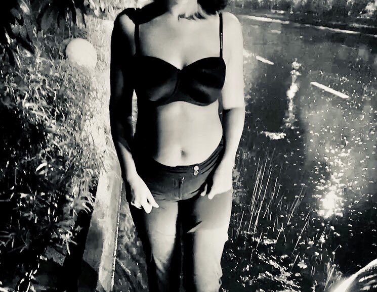 riddisiddharth's tweet photo. Inspired by @sexyindianwife she was a bit nervous, but we will be clicking more bold pics next time. https://t.co/TNYIwXqEaG