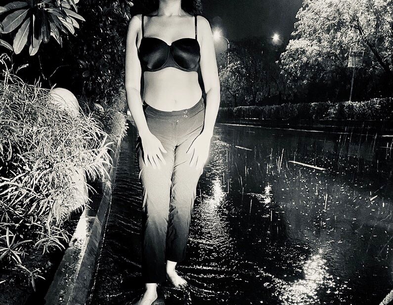 riddisiddharth's tweet photo. Inspired by @sexyindianwife she was a bit nervous, but we will be clicking more bold pics next time. https://t.co/TNYIwXqEaG