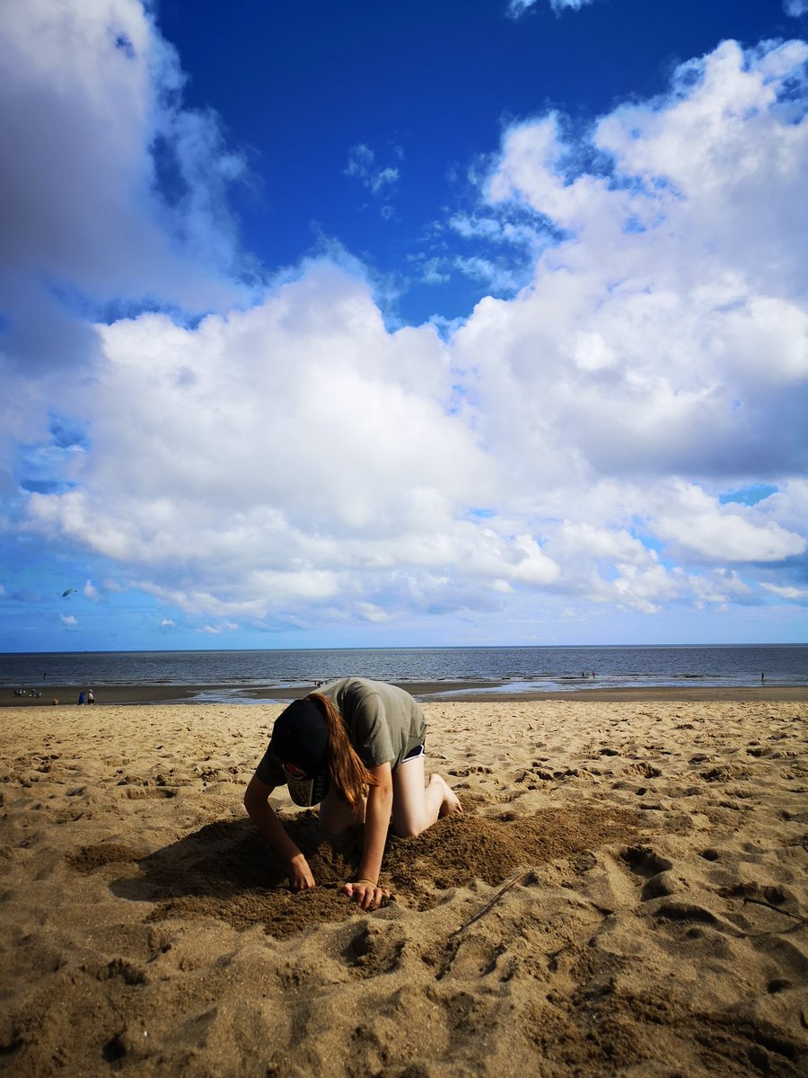 Angel_a_photo's tweet image. 14: how long do you think it took Joey to dig that massive hole?
#justkeepdigging