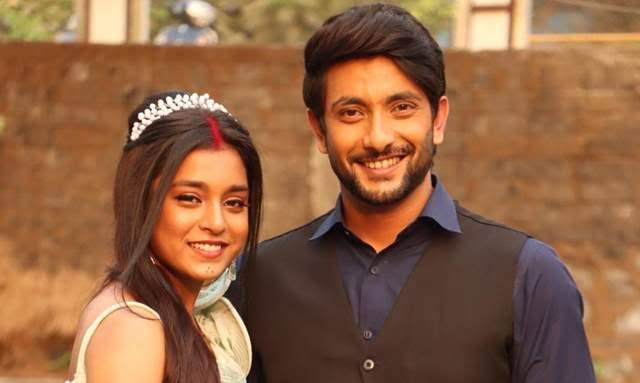 Vishusoni02's tweet photo. Whose Interview are You Waiting For?
#Arylie Or #Priyankit

Like - FATEJO GIVES TRPS
Retweet - 250 SHADES OF FAHMAAN AS ASR

#FahmaanKhan #SumbulTouqeer #SumbulTouqeerKhan #Imlie #PriyankaChaharChoudhary #AnkitGupta 

@ColorsTV @sargun_mehta @_ravidubey
  #Priyankit #Udaariyaan https://t.co/SBR7W8vA2B