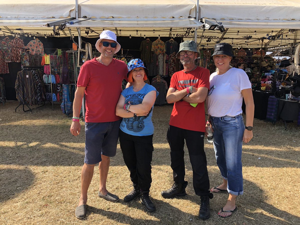 bluedawn99's tweet photo. Never too old for a bucket hat! #readingfestival2022 #nomusicondeadplanet  #readingfestival https://t.co/s58MSNRSEK
