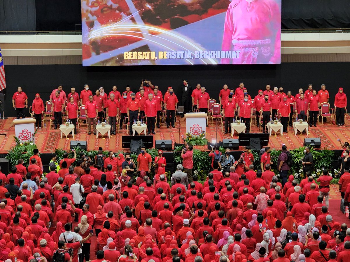 TengkuAdnanReal's tweet photo. bersolidariti demi agama, bangsa &amp; negara. Kita berpegang prinsip Keluhuran Perlembagaan &amp;Kedaulatan Undang2
Terima kasih semua yg kekal bersama #BersatuBersetiaBerkhidmat dalam #UMNOsebuahperjuangan .
Moga Allah berkati perkumpulan &amp; perjuangan UMNO dirahmati. https://t.co/dmDjPsaxxc