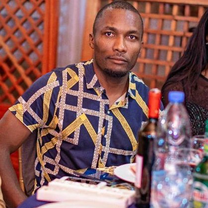 Monsieur_Ndongo's tweet photo. #NouvellePhotoDeProfil
Navy Blue & Gold was the theme of @LeslieFanle and @AllenNdukong's wed
#LAExperience https://t.co/BxvBG86qkk