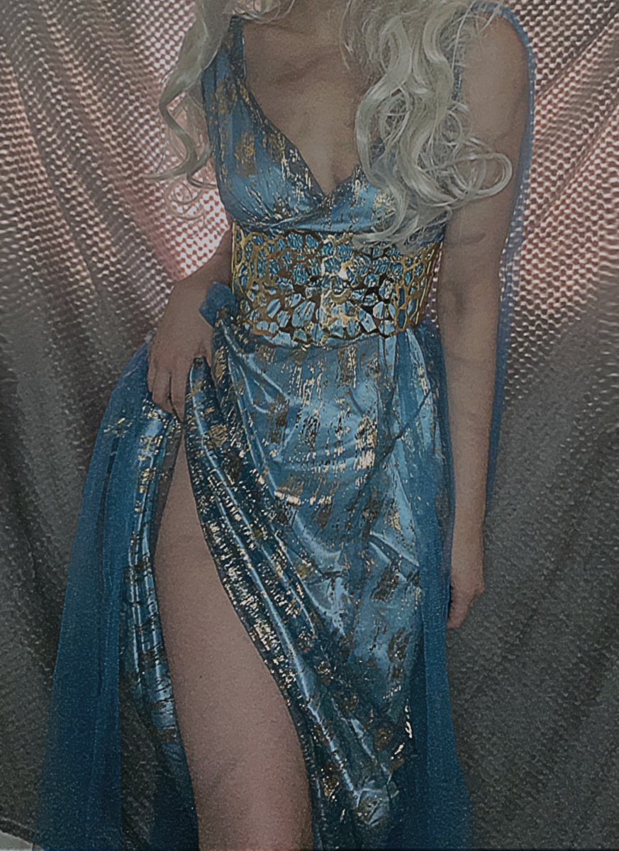 Rubymave's tweet photo. bow down to your khaleesi 😈https://t.co/34CQ5e7oI9 https://t.co/u91kNZA8Z8