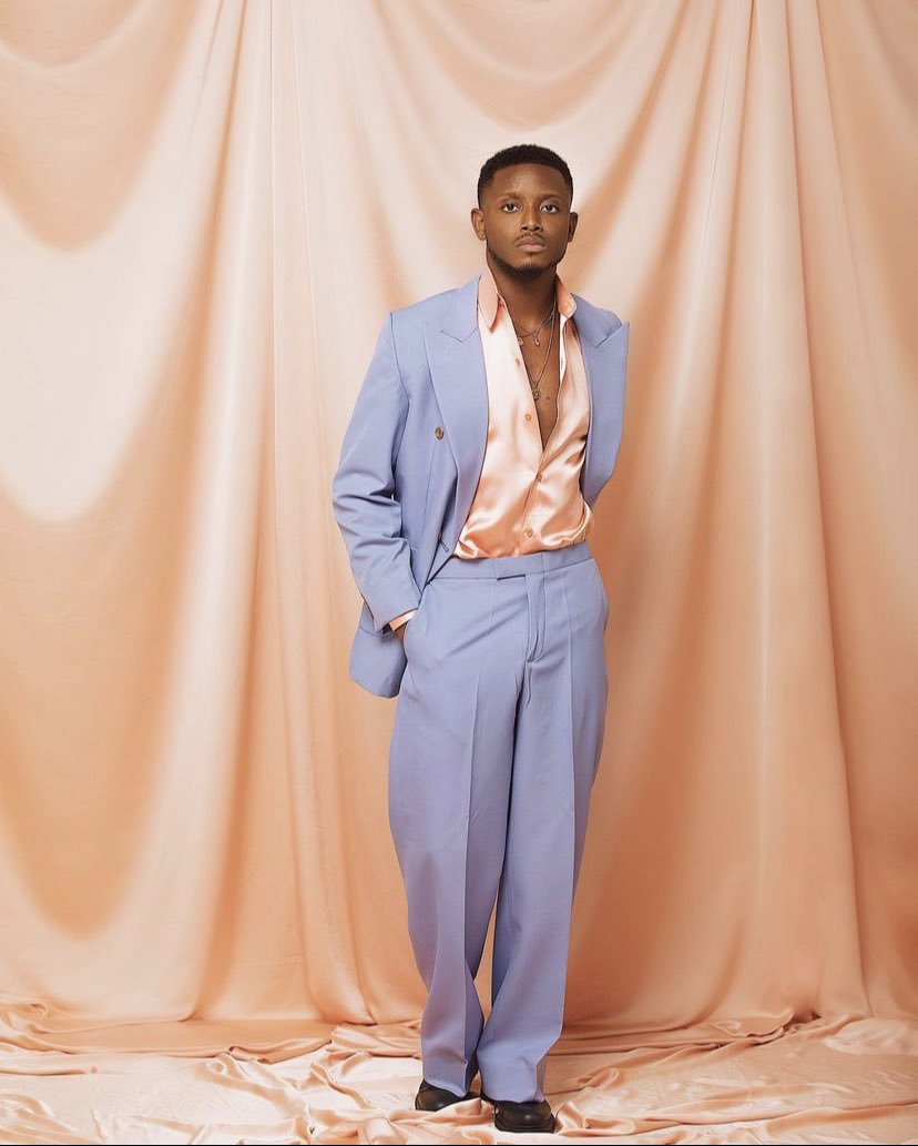 rogue_ng's tweet photo. Talented superstar @officialchike wears #Rogue custom powder blue wool double-breasted suit x Peach silk shirt for his album cover #thebrotherskeeper π«
Photographed by @chuchuojekwe as styled by @pat_ada_eze
#rogueman #bespoke #suit #doublebreasted #sartorial #dapper https://t.co/hwqU8qfAF6
