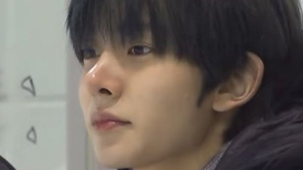 _fleurblooms's tweet photo. why is heeseung so 😔🤏 https://t.co/5akMf7Q6z0