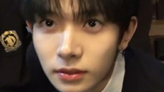 _fleurblooms's tweet photo. why is heeseung so 😔🤏 https://t.co/5akMf7Q6z0