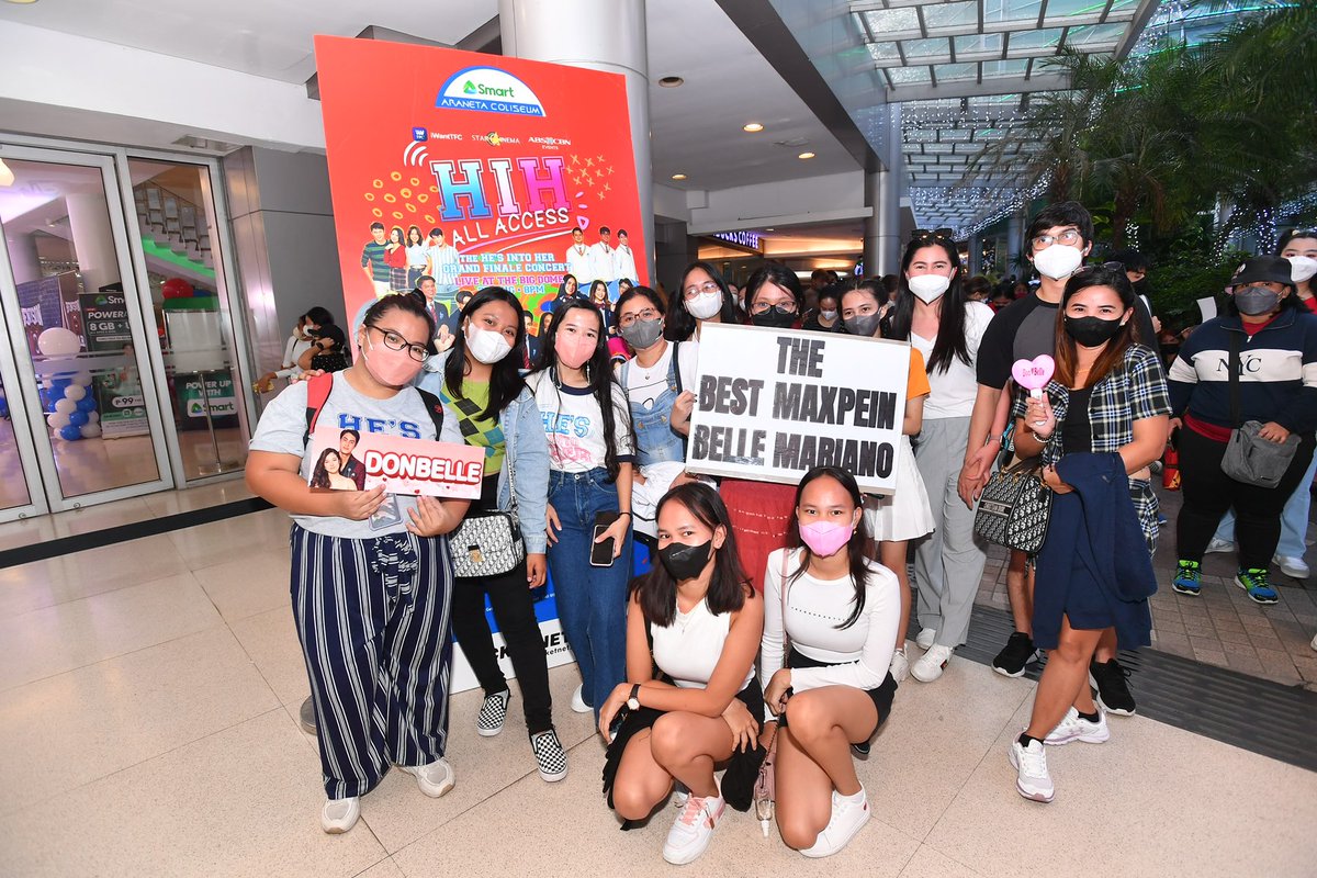 TheBigDome's tweet photo. Supportive #Bearkadas at #TheBigDome hours before the concert starts!!!🧡🐻
📷 Bruce Casanova
#HIHatTheBigDome #HIHAllAccessConcert #HIHAllAccess #HesIntoHer #DonBelle
*Kindly tag and credit Smart Araneta Coliseum when reposting the photos https://t.co/xpAxWWKvTC