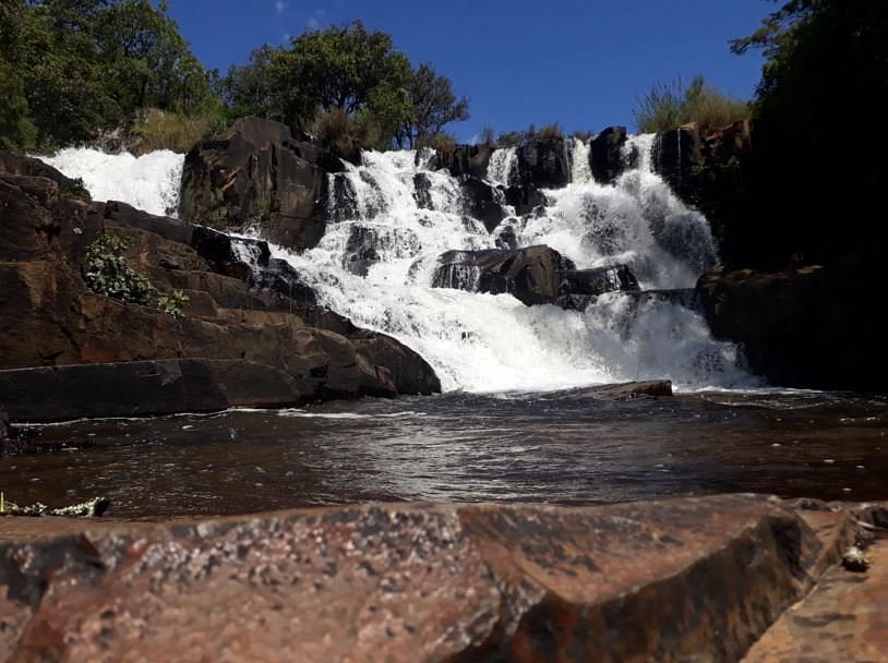 SundayMailZim's tweet photo. #WeekendTravel 
#ChasingWaterfalls 
Zimbabwe’s Eastern Highlands is the region with the most recorded waterfalls 

Some of these thrilling views are: 

● Nyangombe Falls  
● Mutarazi Falls  
● Nyamuziwa Falls  
● Pungwe Falls  
● Nyakupinga Falls 

📸 *various https://t.co/XAXfEIqoz6