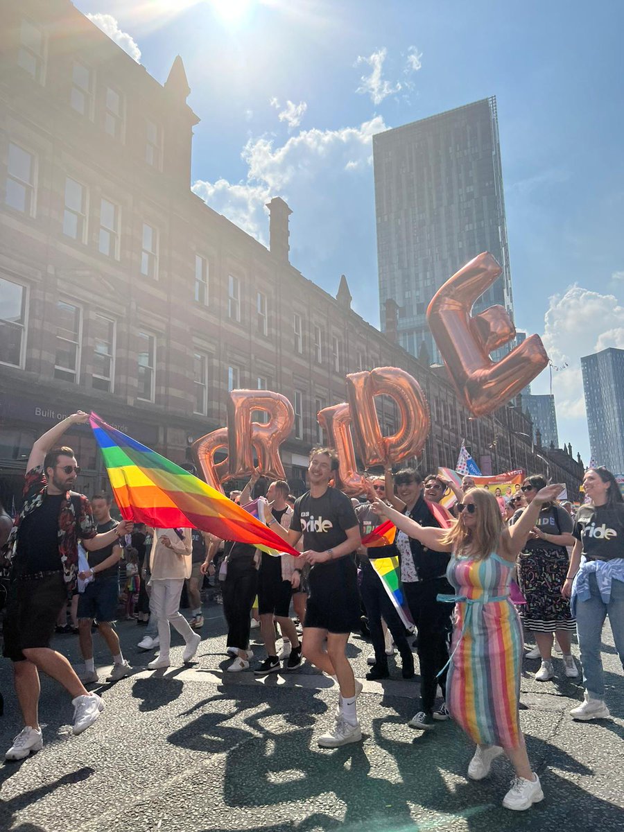 MarkLaneTV's tweet photo. #bbcpride @BBCPride @BBCMorningLive So great to join in the parade. The streets were full of people, floats and love. A great morning. Also lovely getting to know BBC colleagues from Media City in Salford. #ManchesterPride2022 https://t.co/k3BFltswFL
