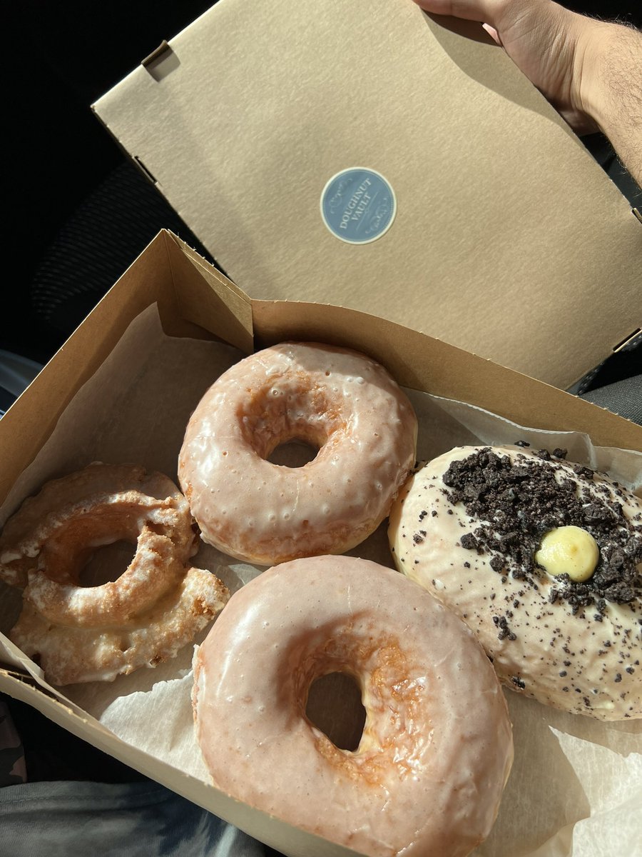 dumbdumbdollars's tweet photo. @BarstoolBigCat do the donut tweet!!!! https://t.co/ZvbSvlUuGc